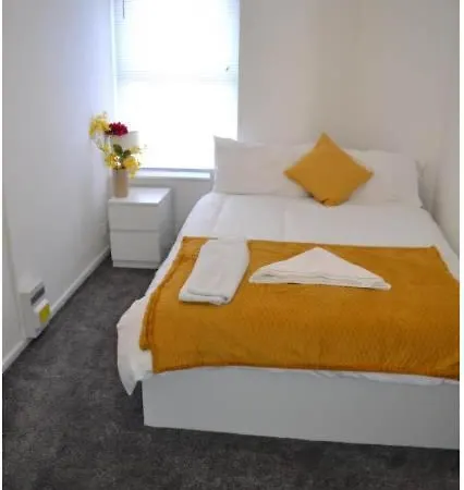 Modern And Spacious 6 Bed-home On Stapleton Road- Ideal For Contractors And Work *