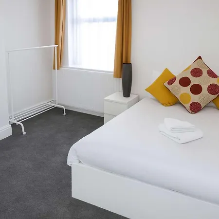 Modern And Spacious 6 Bed-home On Stapleton Road- Ideal For Contractors And Work בריסטול