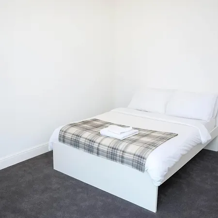 דירה Modern And Spacious 6 Bed-home On Stapleton Road- Ideal For Contractors And Work *