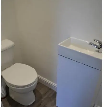 Modern And Spacious 6 Bed-home On Stapleton Road- Ideal For Contractors And Work * בריסטול